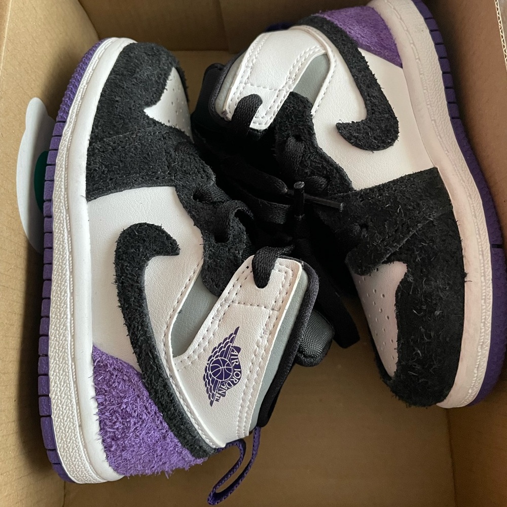 Jordan 1s Mid Toddler 7C